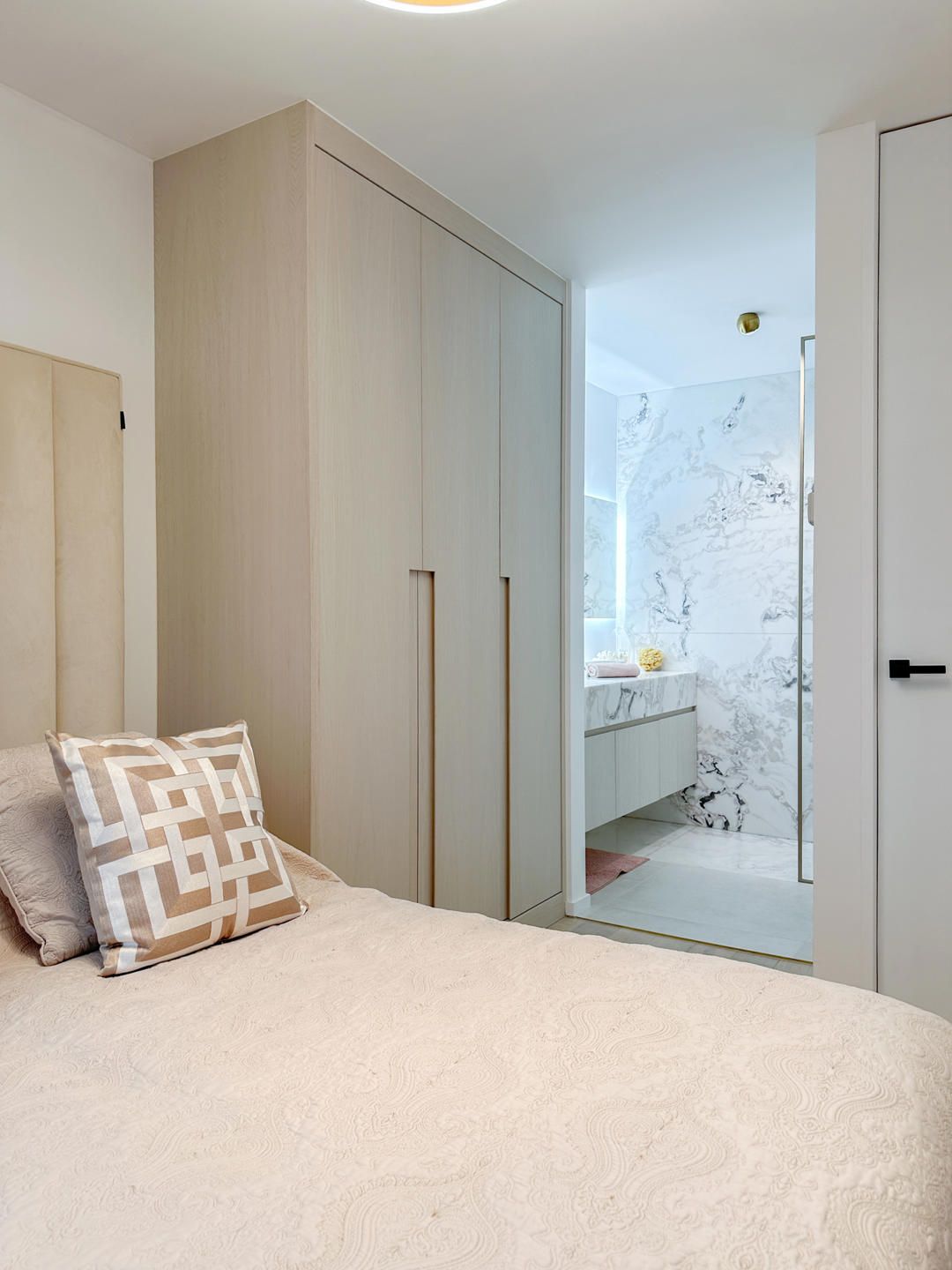 Subliem nieuwbouwappartement in het Zoute met zonnig terras foto 14