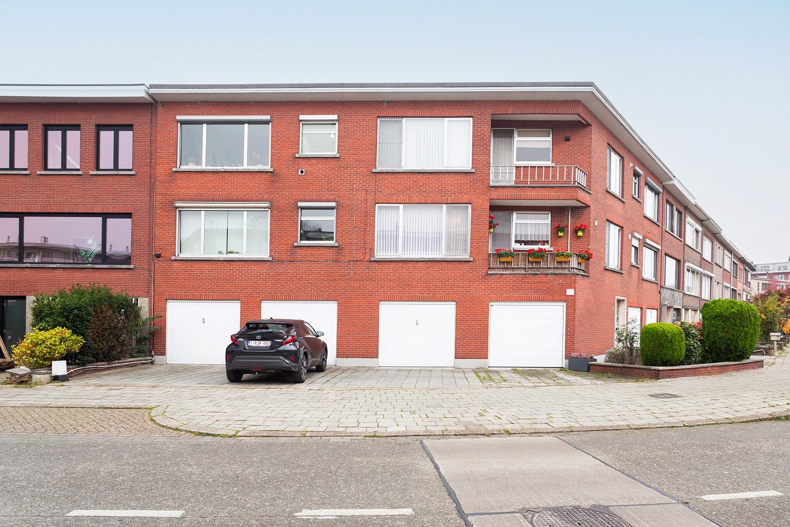 Rustig gelegen, licht en ruim appartement met 2 slk en terras foto 17