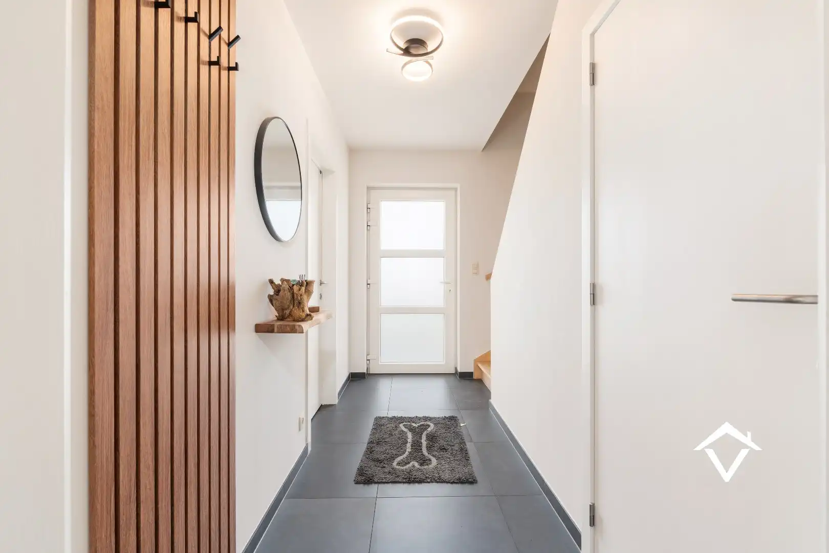 Recente halfopen bebouwing (2019) in rustige, doodlopende straat te Koekelare foto 3