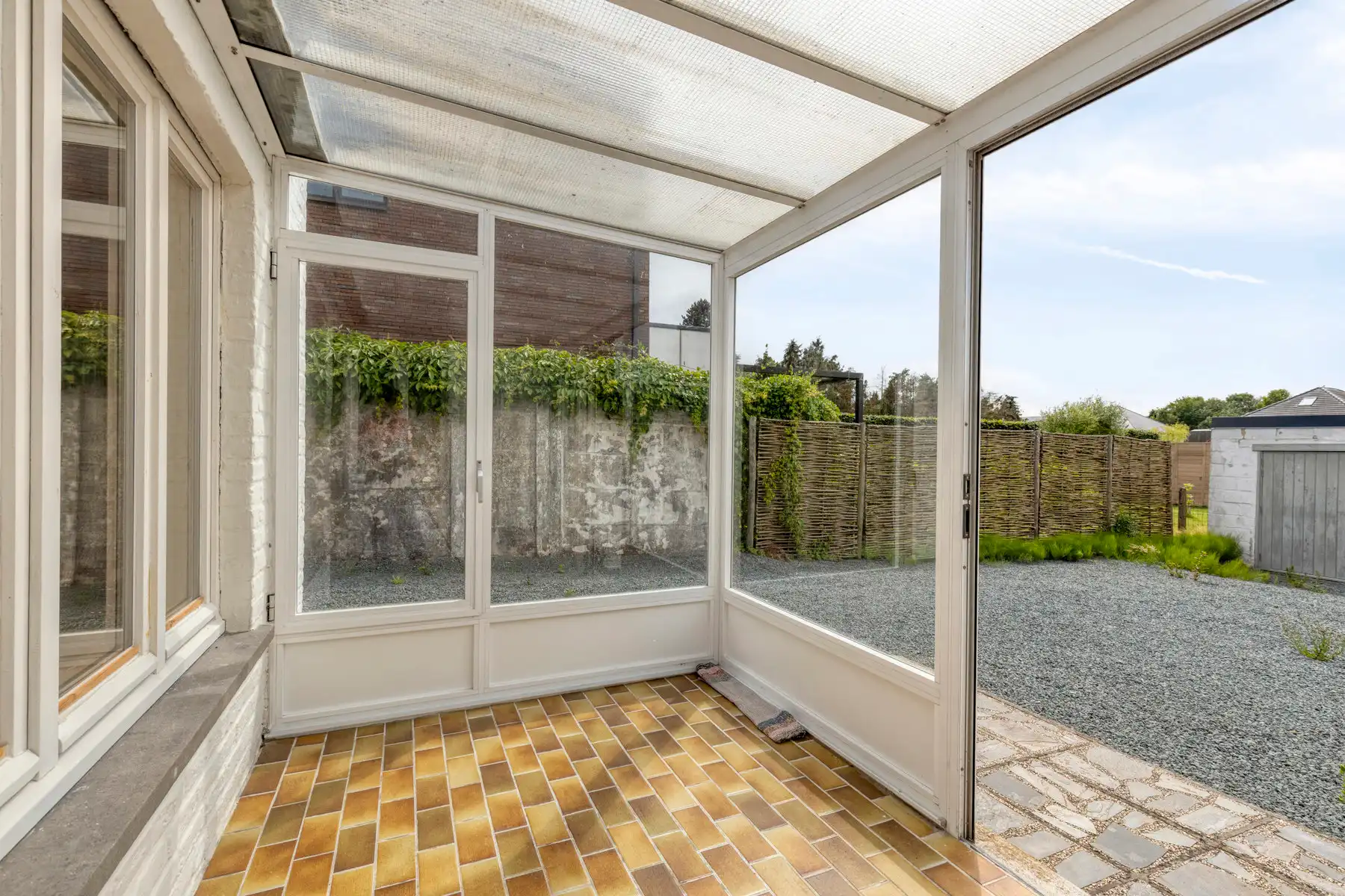 Deels te renoveren lichtrijke driegevelwoning  foto 20