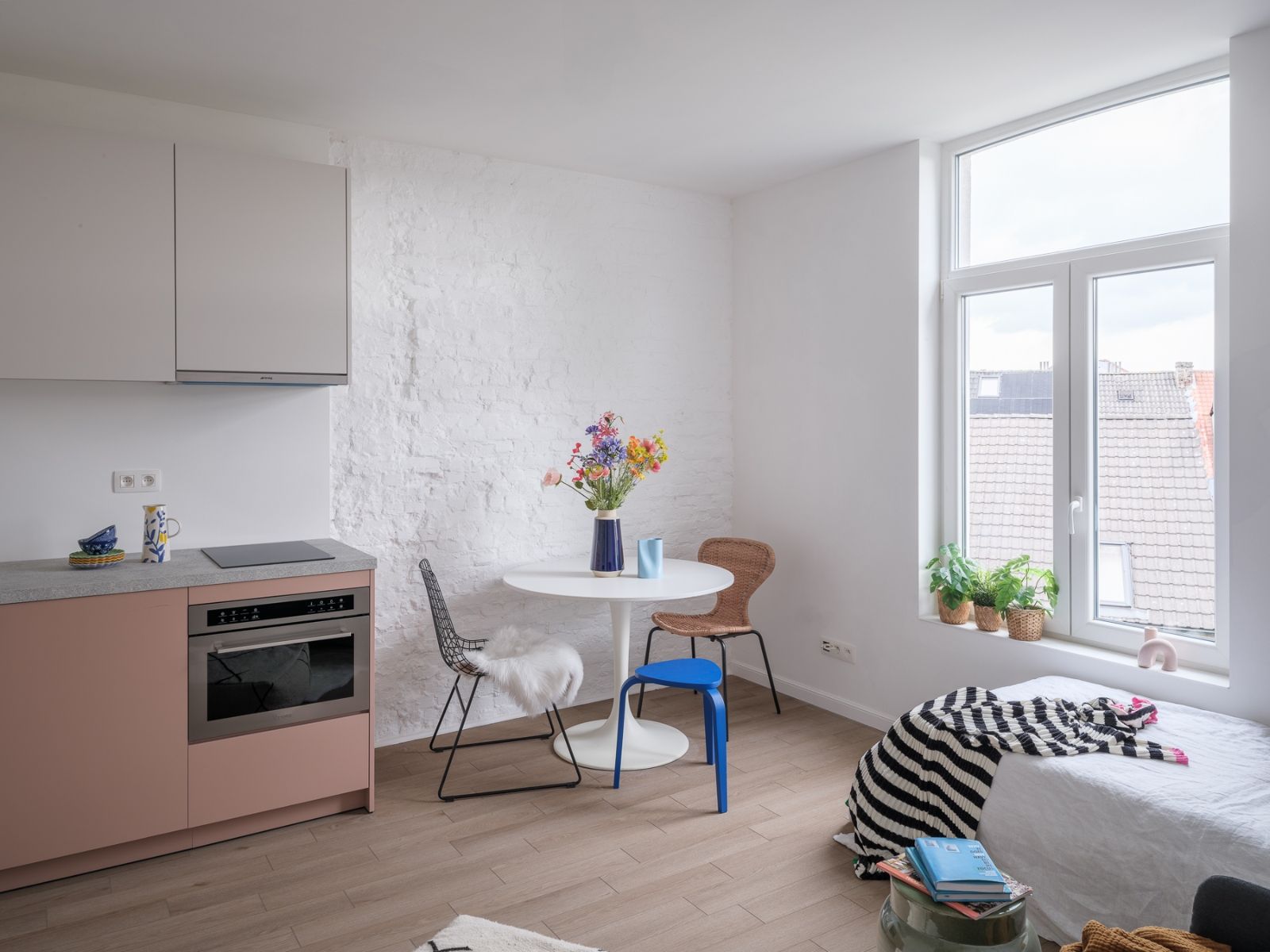 Lichtrijke gerenoveerde city flat te koop vlakbij centrum Gent foto 4