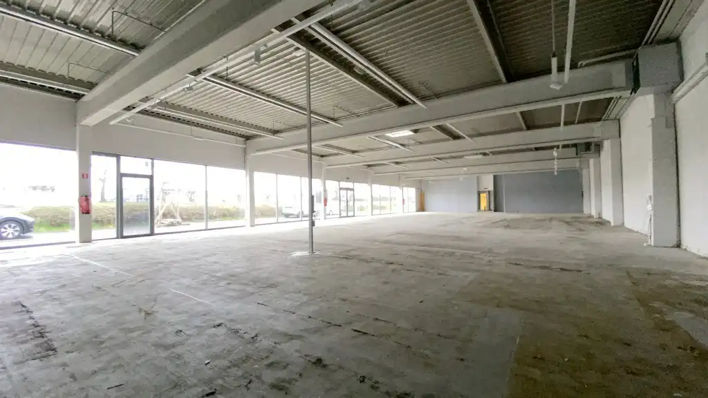 Baanwinkel te huur in de Puitvoetstraat in Sint-Niklaas foto 4