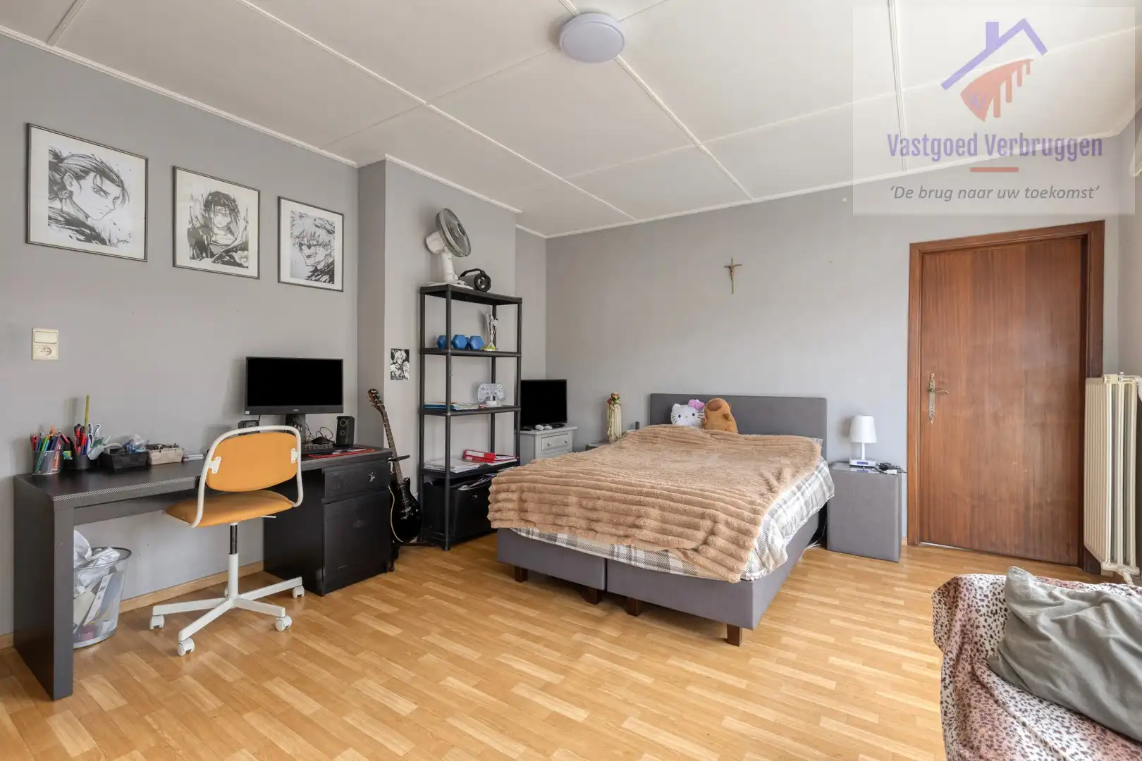 Ruime woning met dubbele loods foto 14