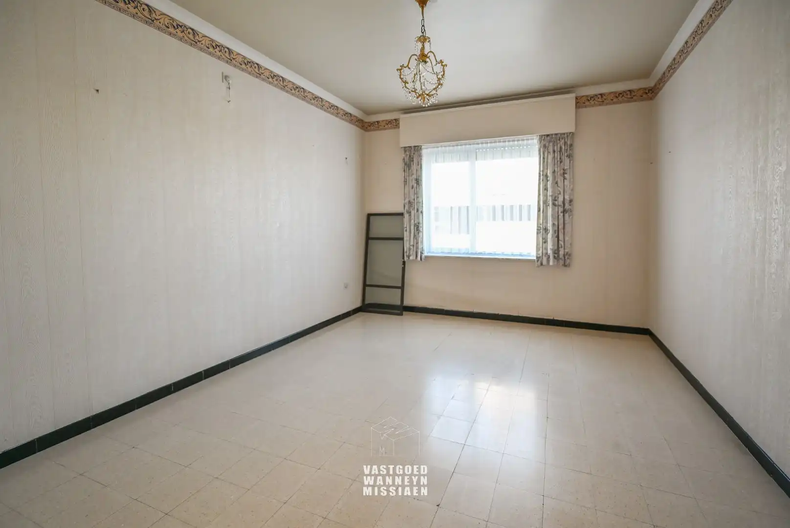 Te renoveren gelijkvloerse woning met  3slpk, garage, tuin op 1290m2 foto 17