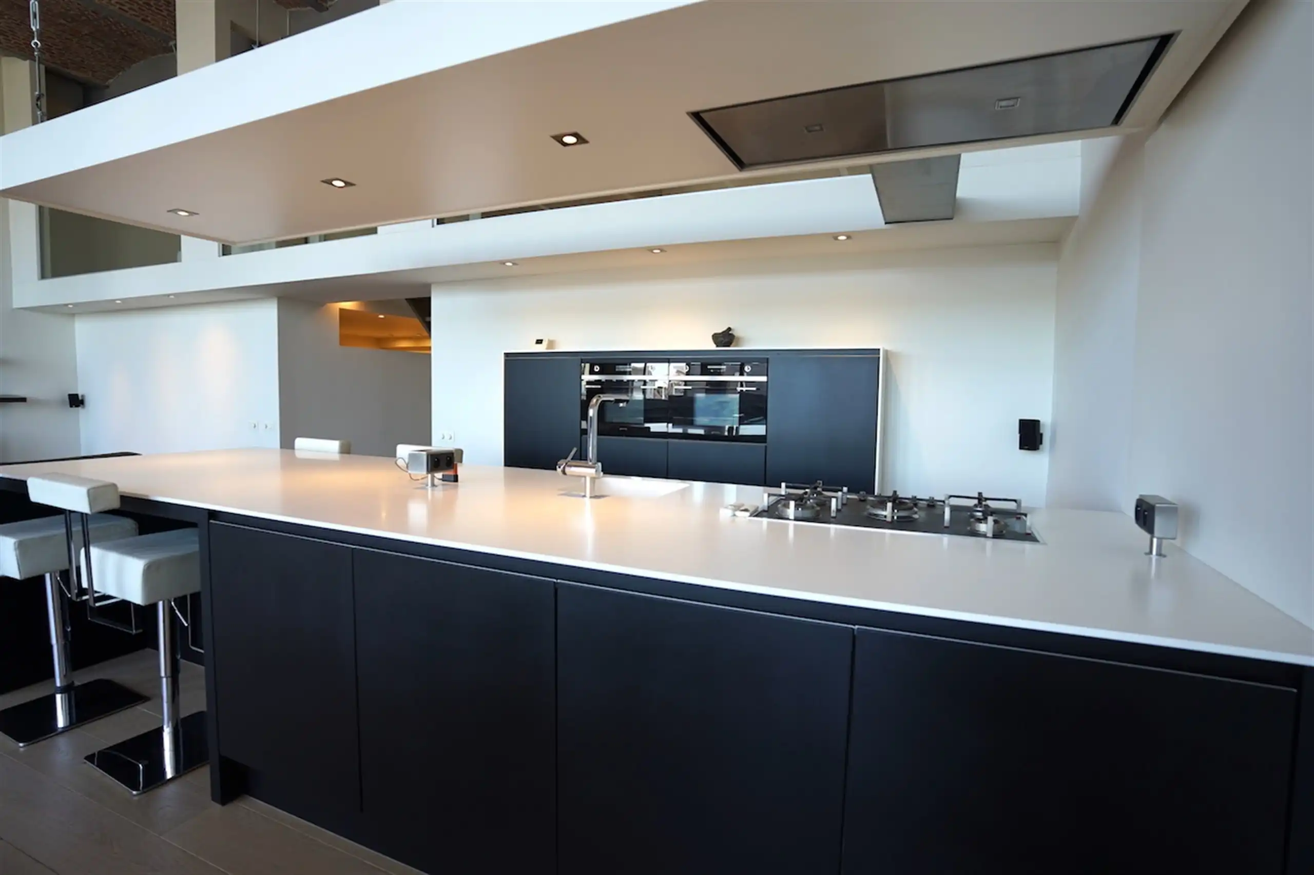 Verrassende, heldere loft met plafondhoogten van 6 m! foto 25