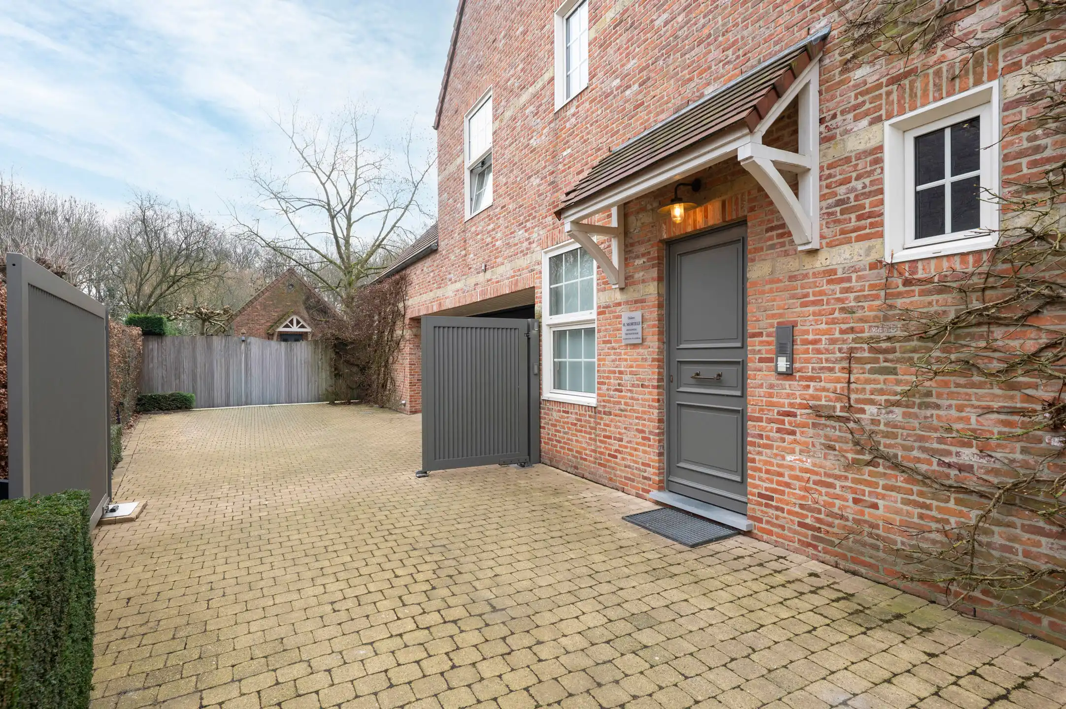 AARTSELAAR - Villa met zwembad en ruimte voor praktijk foto 16