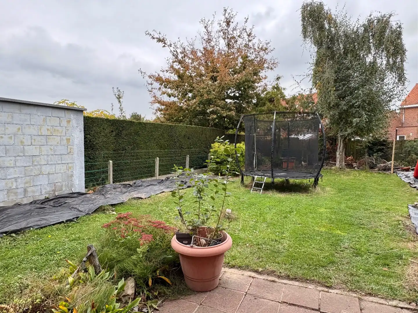 Stevige woning te koop met betonstructuur in Kuurne, waarvan het eerste verdiep al volledig gerenoveerd is.  foto 16