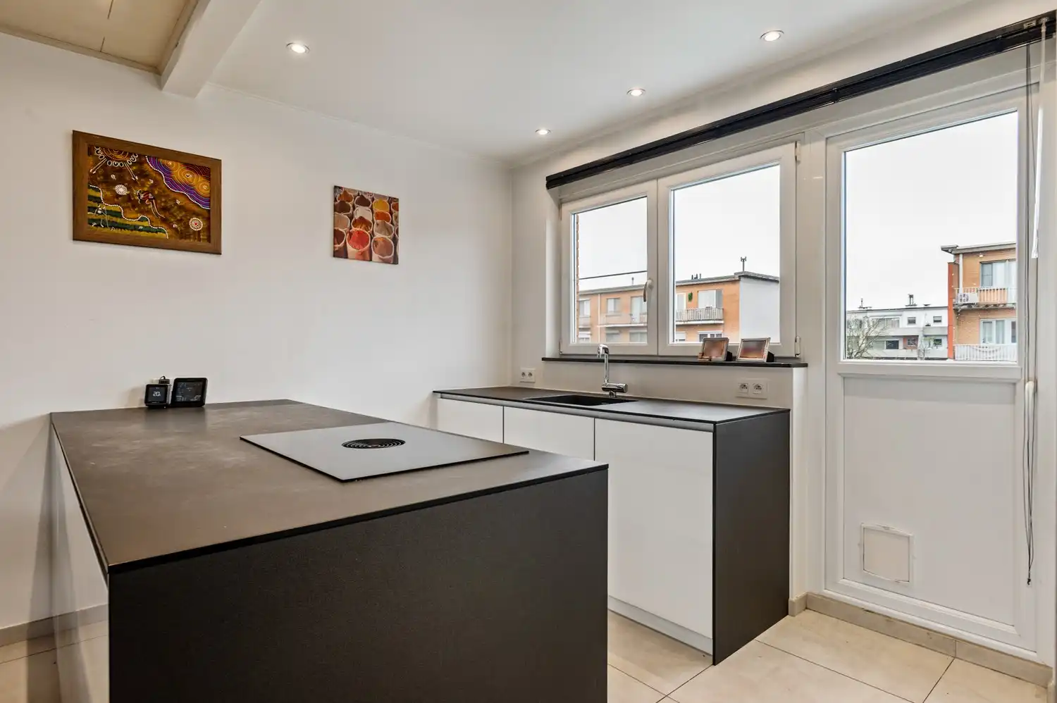 Recent gerenoveerde bel-etage&nbsp;met 3 slaapkamers te koop in Hoevenen! foto 2