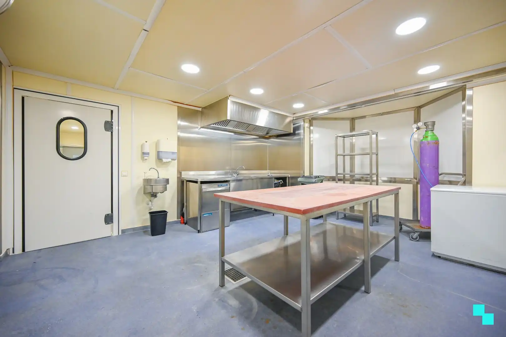 Multifunctionele handelszaak met loods en appartement in Anzegem! foto 12