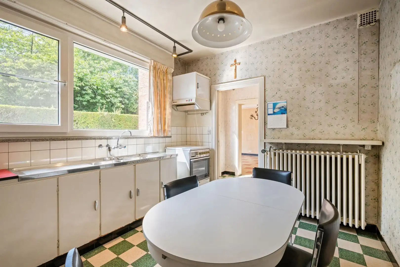 Robuuste halfopen te renoveren woning van de gekende Kortrijkse architect Poly Scherpereel met 3 volwaardige verdiepingen en verrassend ruimtes foto 10