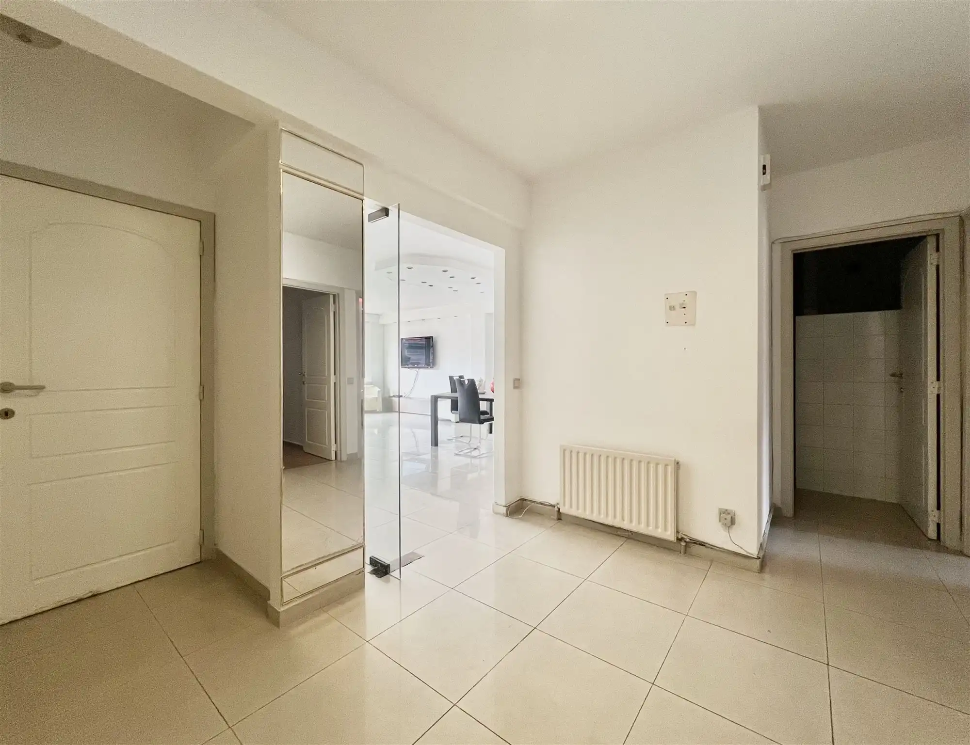 Lichtrijk 2-slaapkamerappartement op toplocatie nabij Centraal Station foto 6