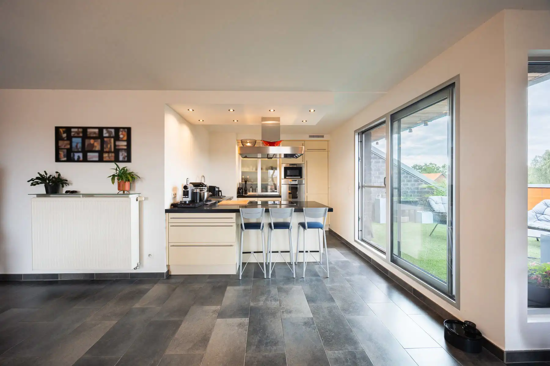 Prachtig dakappartement met ruime zolder en carport! foto 6
