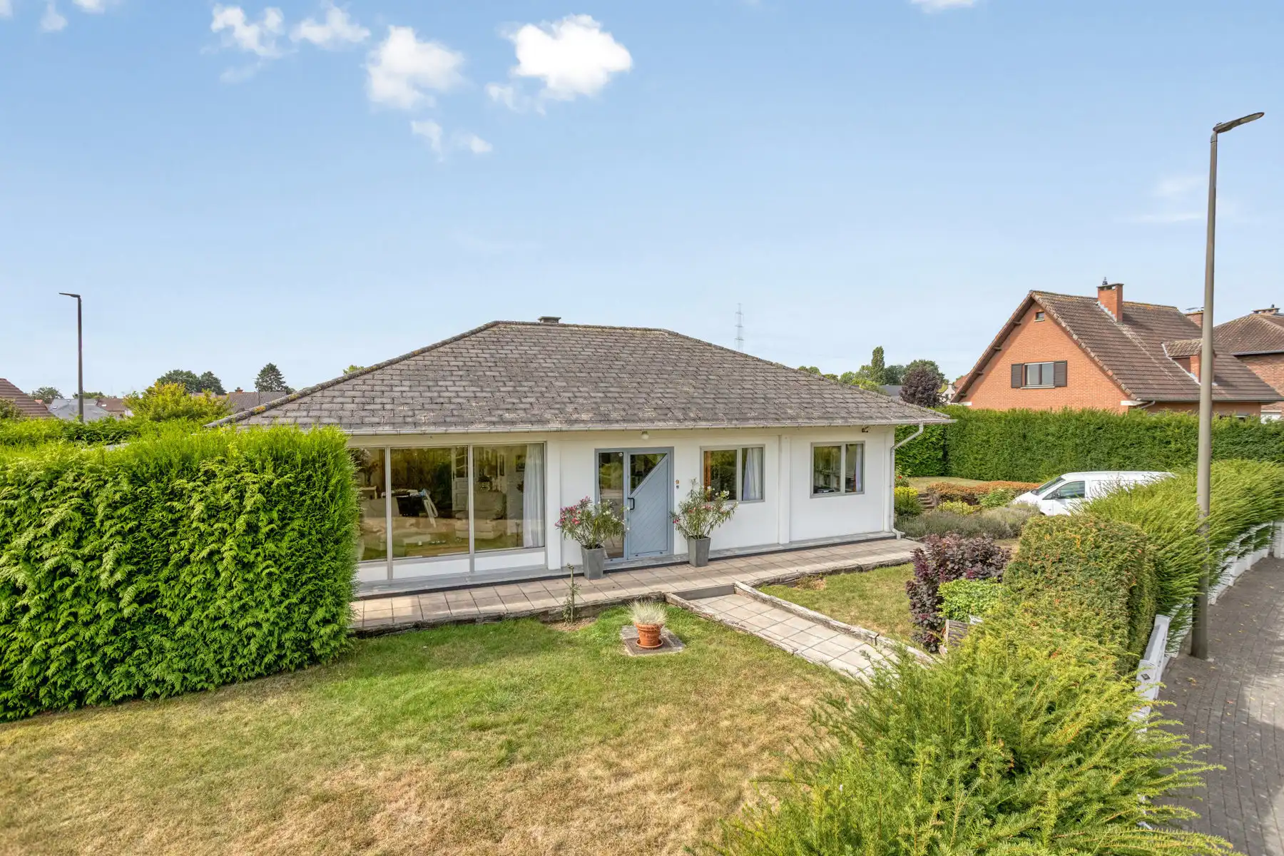 Rustig gelegen gelijkvloers-villa met 2slaapkamers en garage foto 3
