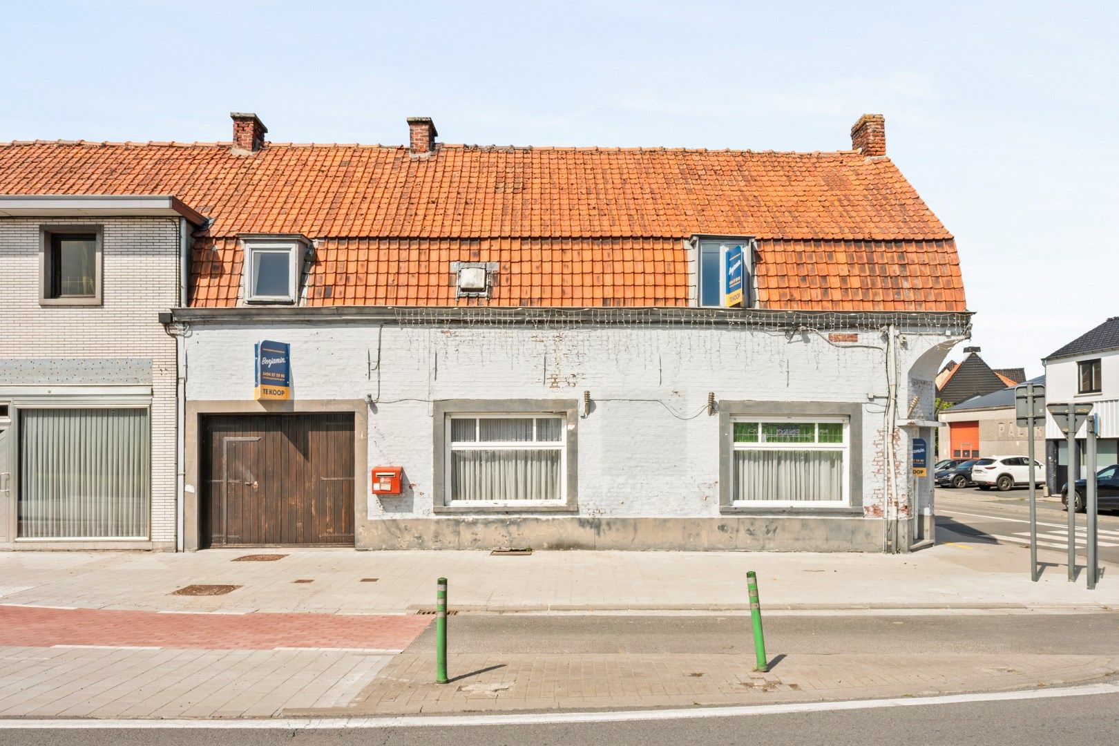 Te renoveren hoekwoning op strategische ligging foto 2