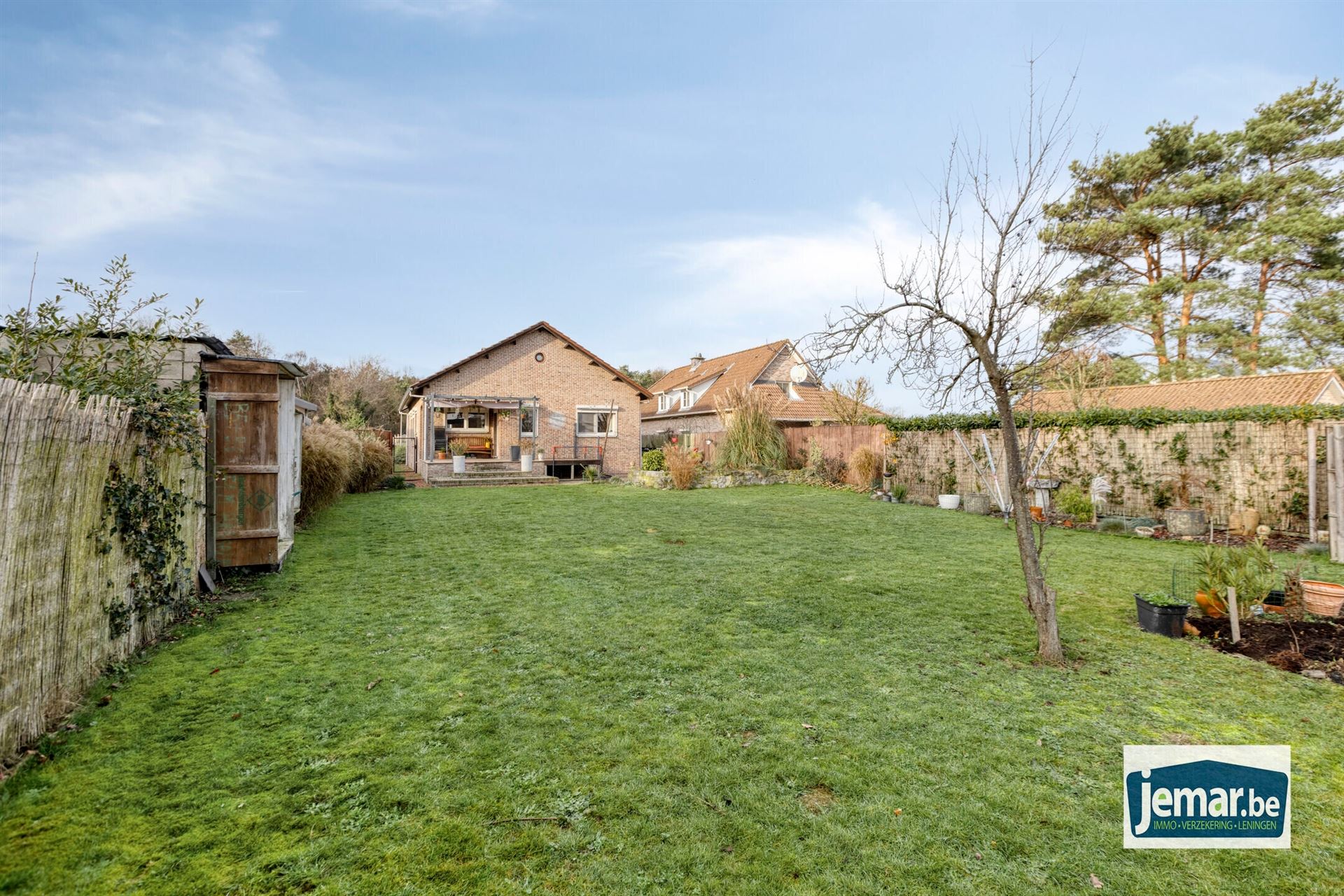 Vrijstaande bungalow woning met 3 slaapkamers en inpandige garage  foto 36