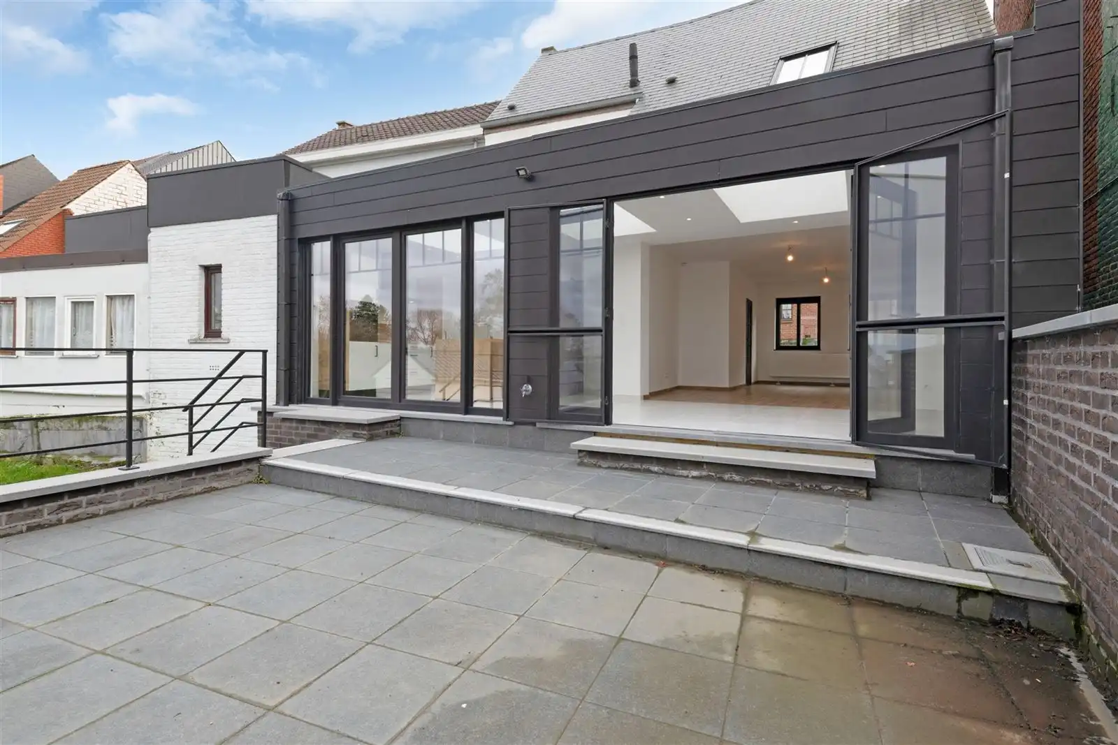 Instapklare volledig vernieuwde gezinswoning met tuin op 4are60 foto 25