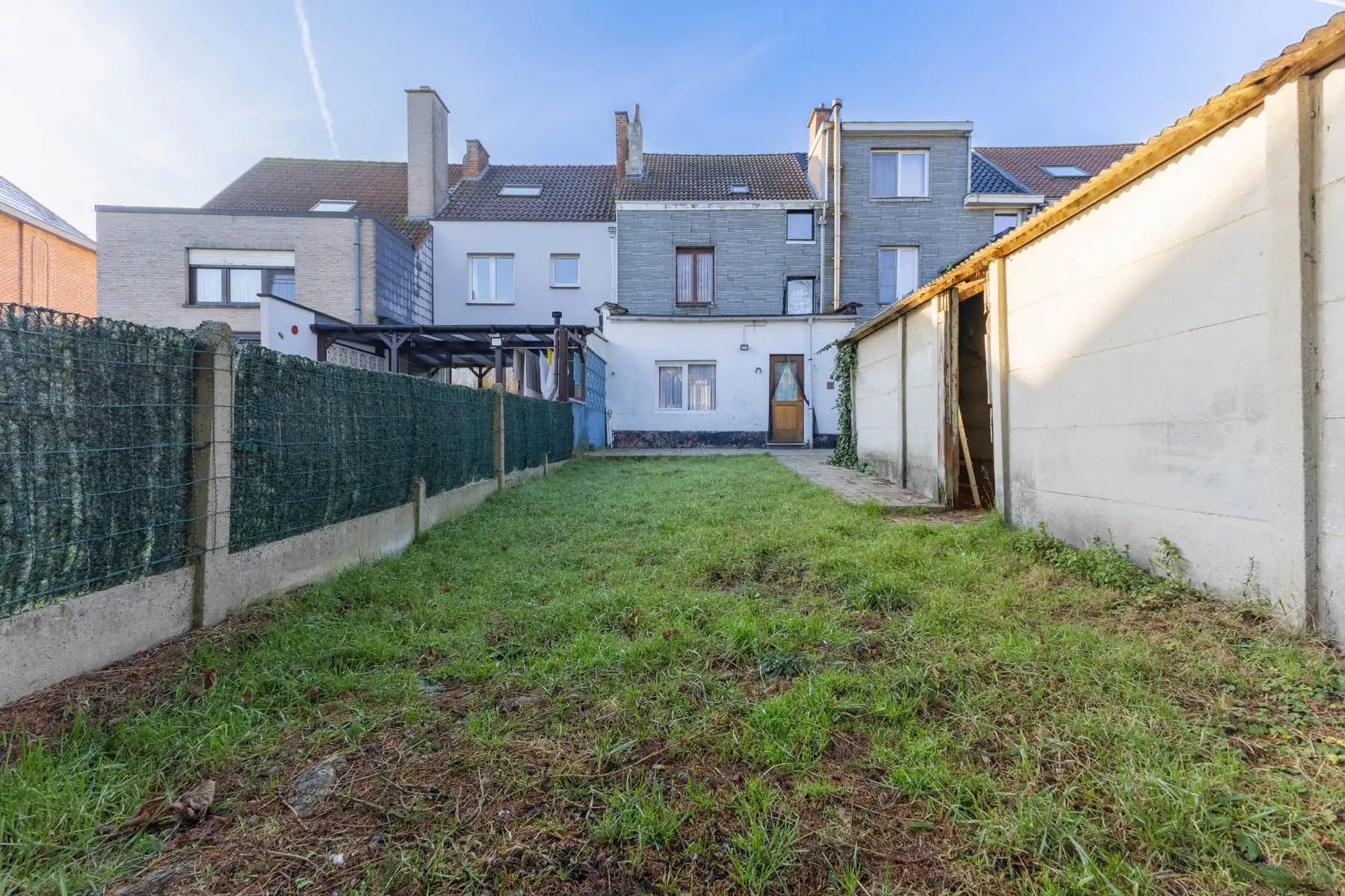 Gunstig gelegen te renoveren woning met tuin foto 5