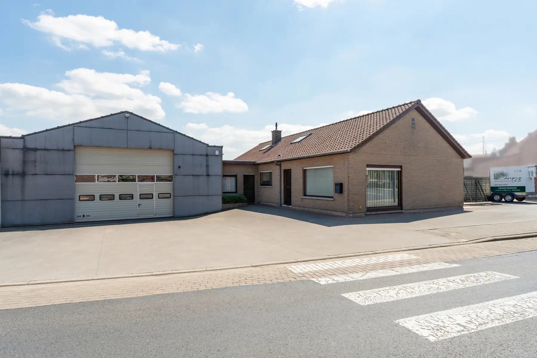 Ruime woning met loods foto 3