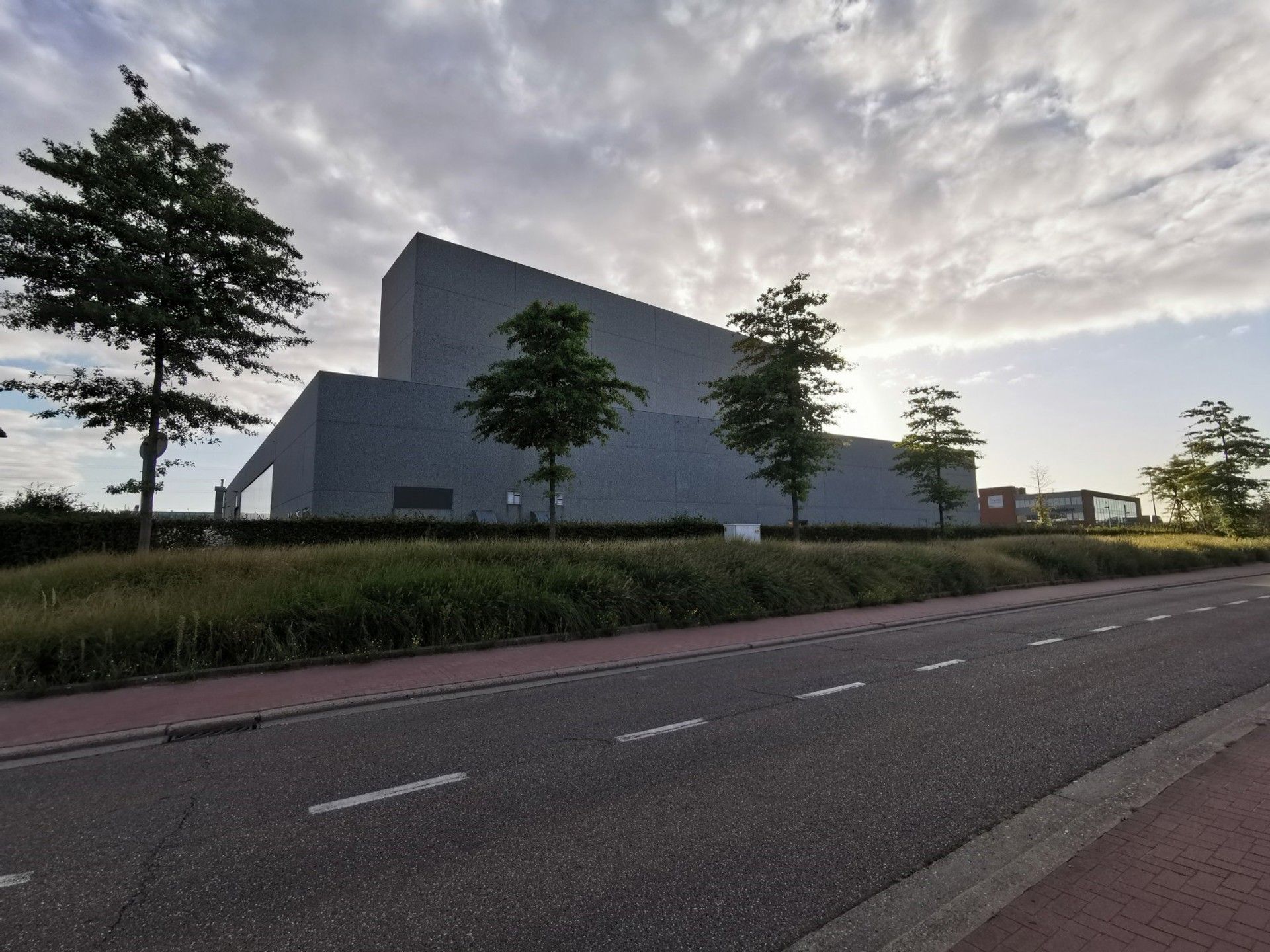 Te huur: Magazijnruimte en Kantoorruimte in Zwijndrecht foto 3