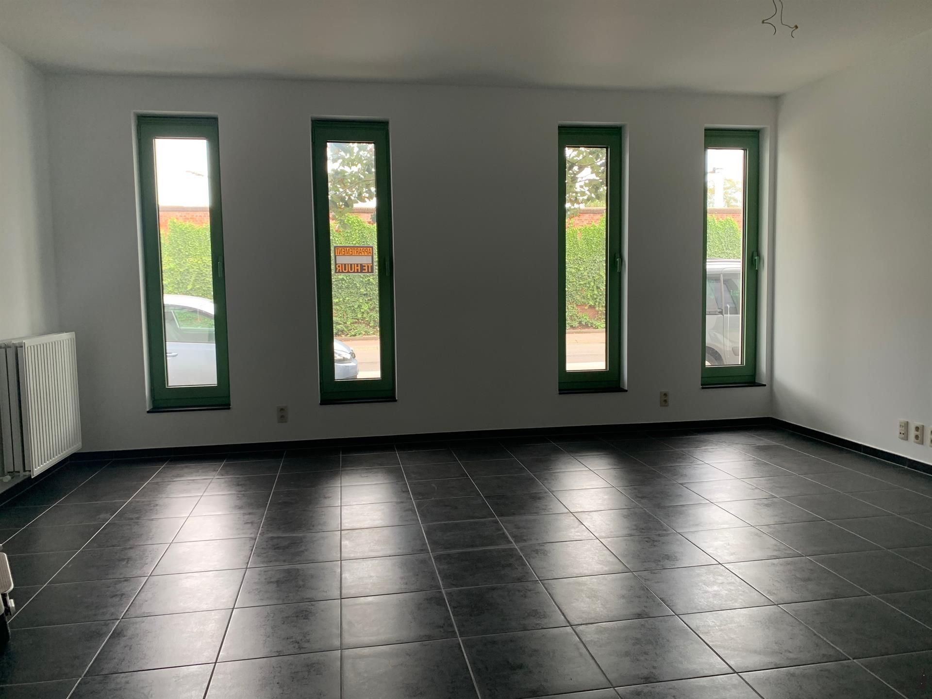 2-slaapkamer appartement op het gelijkvloers met terras foto 3