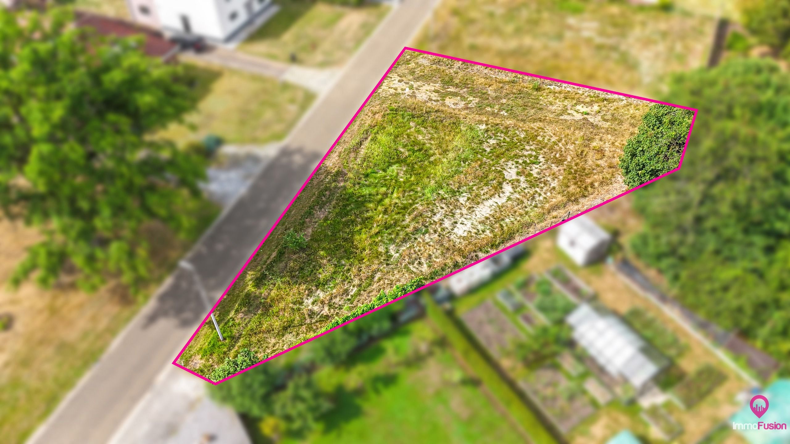 Perceel met uitzonderlijke breedte (40m) in groene omgeving! foto 8