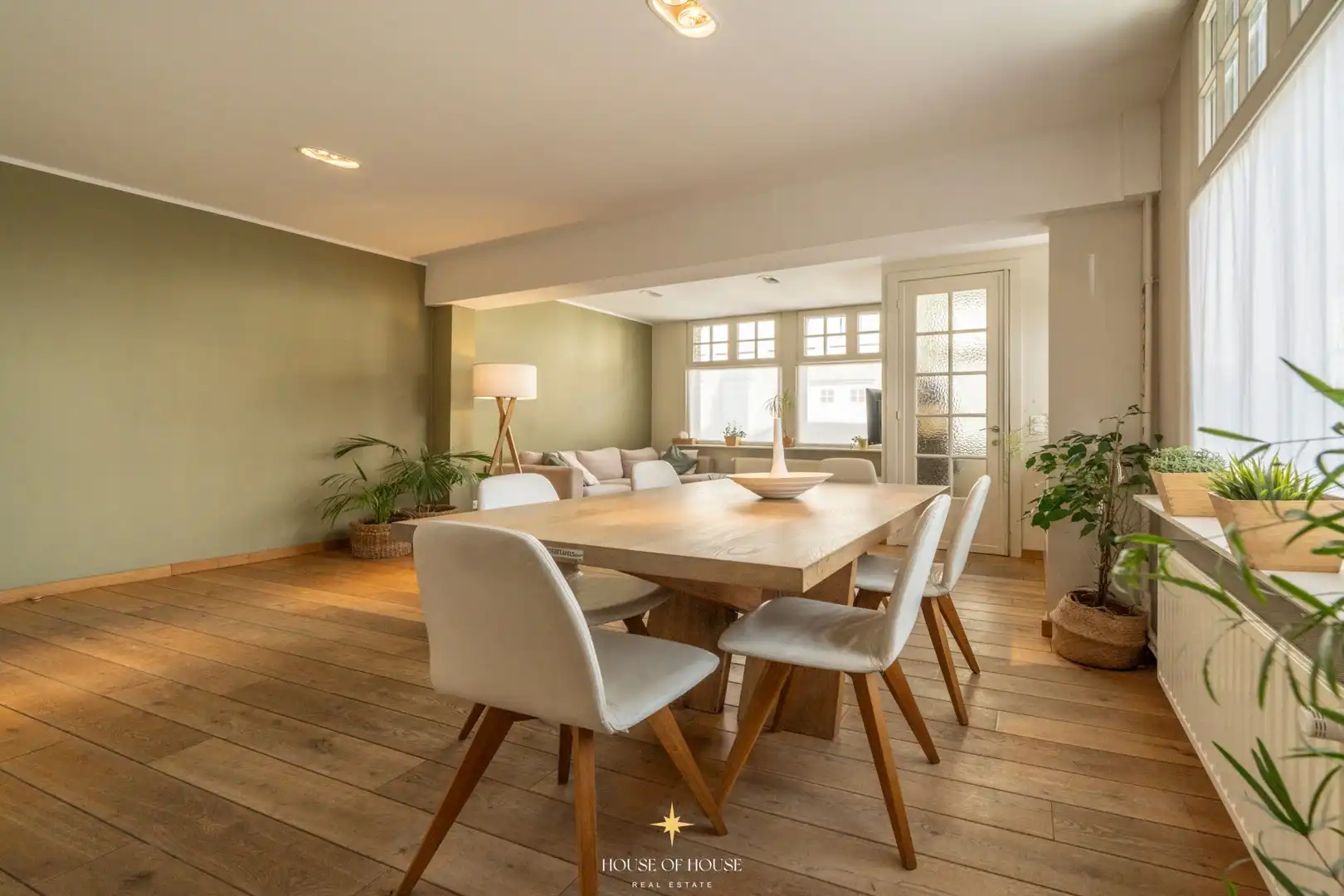 Charmante hoekwoning met praktijkruimte & dakterras in het hart van Brugge. foto 12