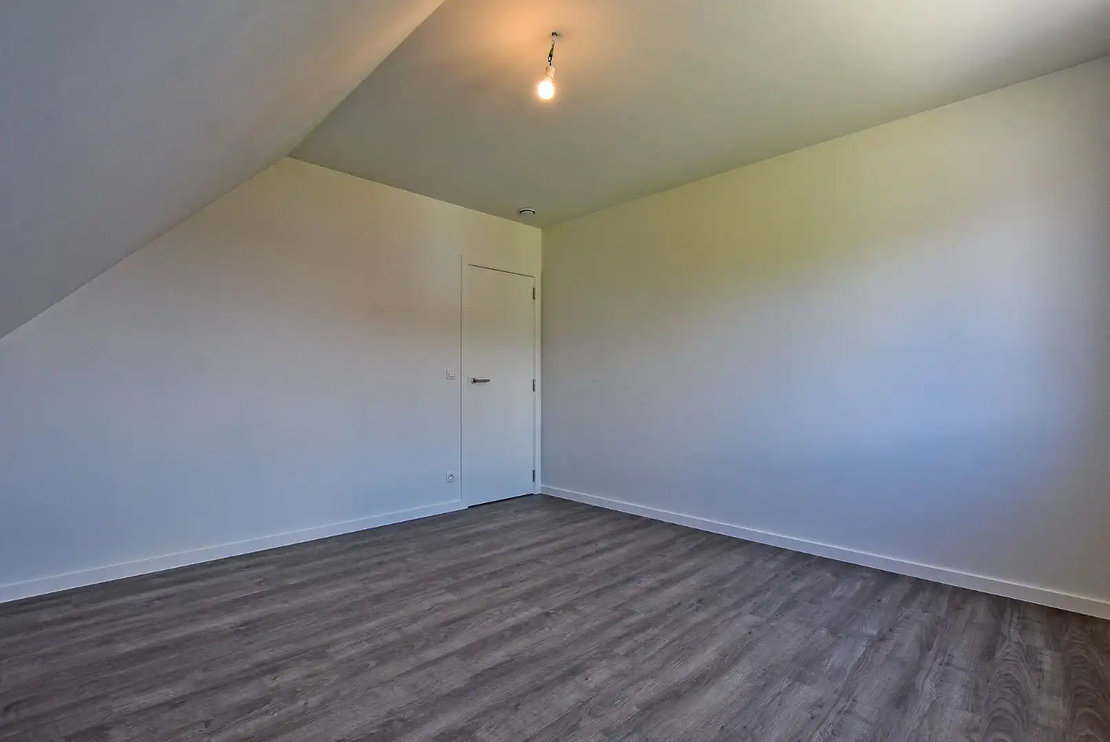 Ruime energiezuinige recente halfopen bebouwing  (2024) met inpandige garage op 258m² gelegen te Houthulst. foto 18