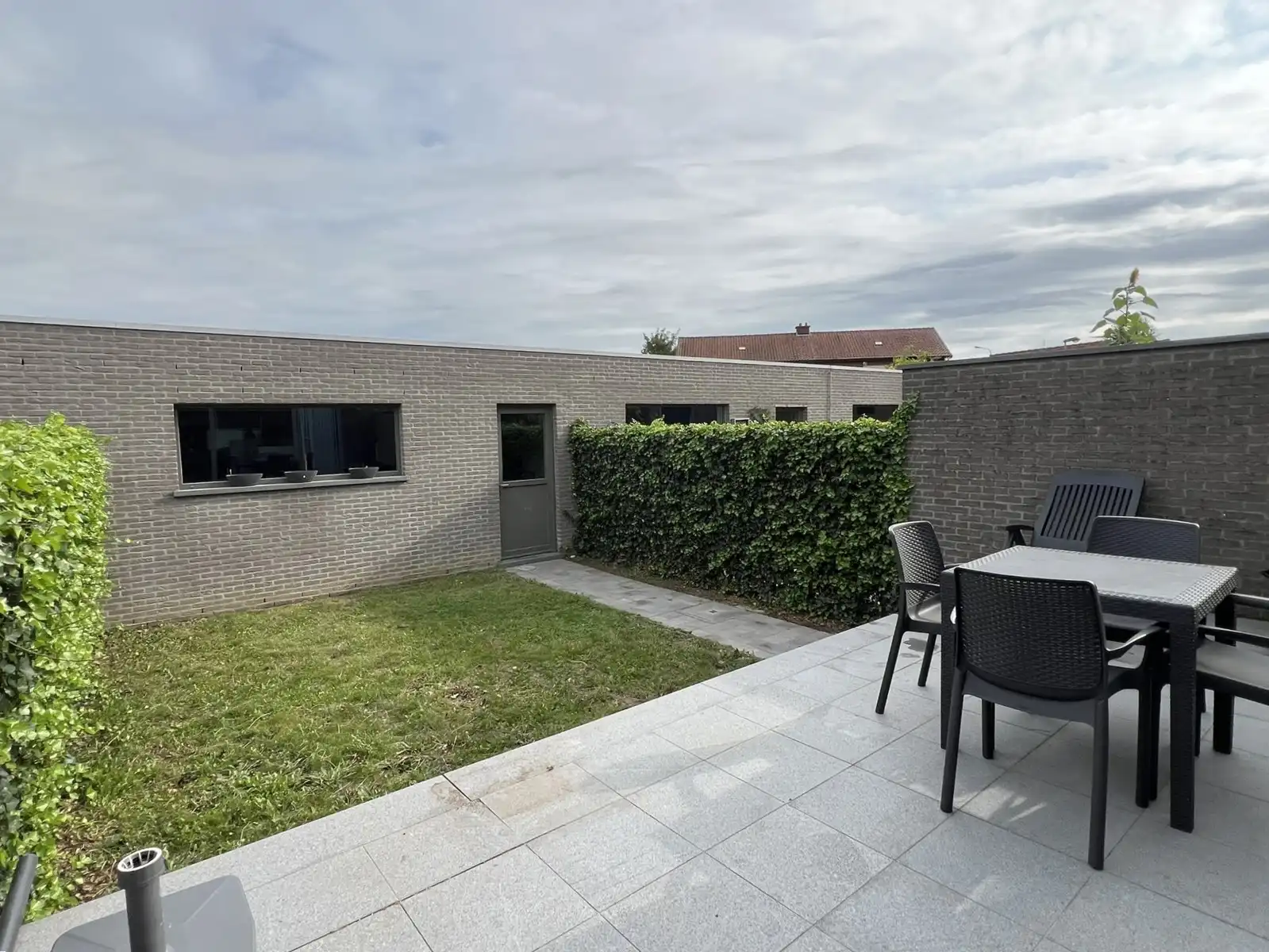 Comfortabele  instapklare woning met drie slaapkamers, tuin en dubbele garage.   foto 15