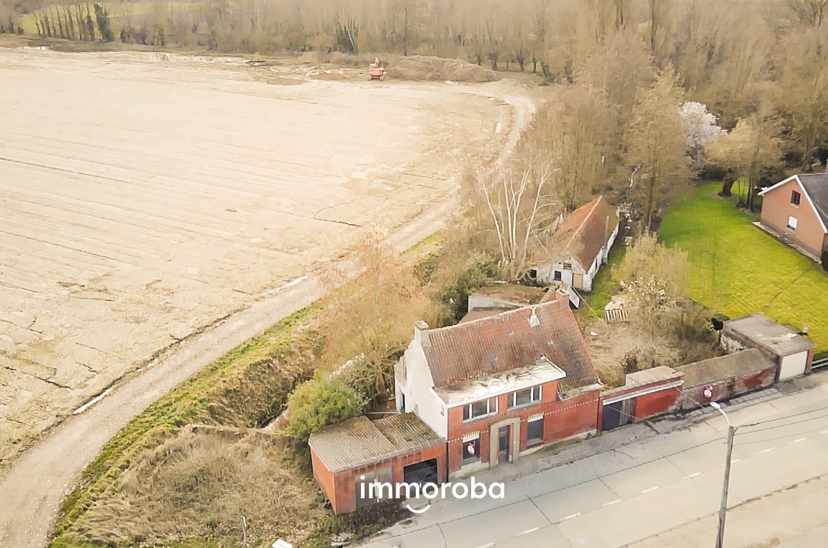 Hoofdfoto van de publicatie: Te slopen en her op te bouwen woning TE KOOP tussen Sint-Eloois-Vijve en Desselgem, totale oppervlakte van de percelen 7639m²!!