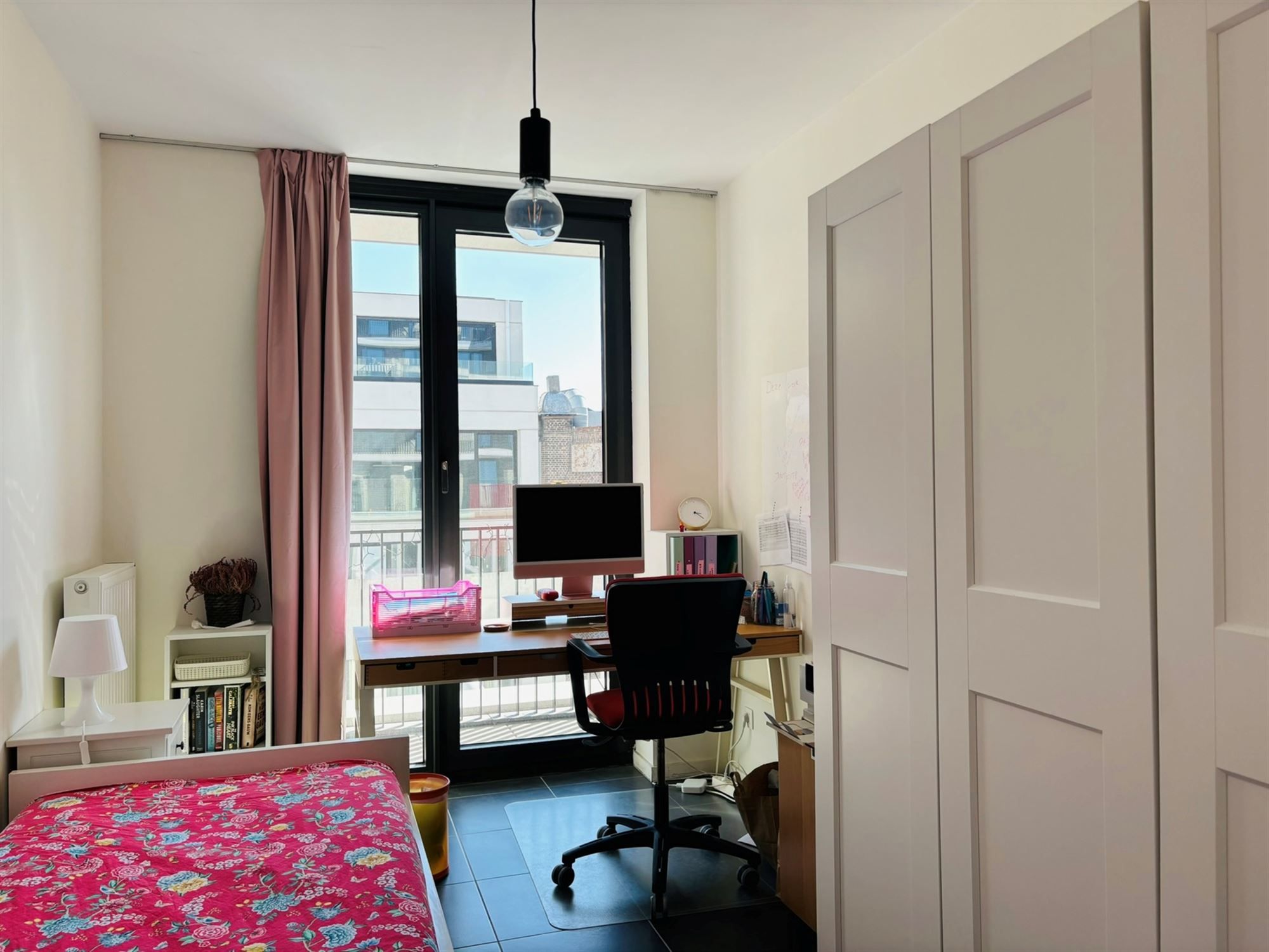 Modern tweeslaapkamerappartement op het bruisende Eilandje foto 10