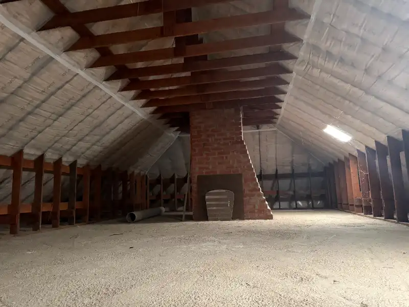 Ruime bungalow met grote tuin en loods te huur foto 20