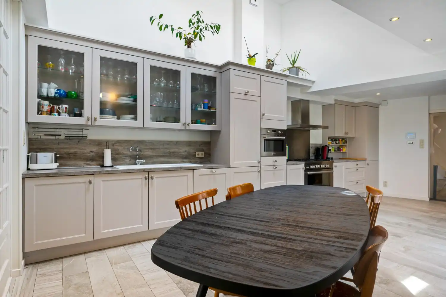 Recent gerenoveerde woning met 4 slaapkamers en ruime tuin foto 5