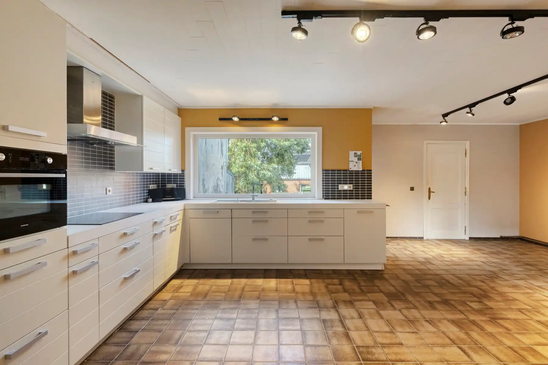 TE KOOP - instapklare woning met 3 slaapkamers en garage foto 8