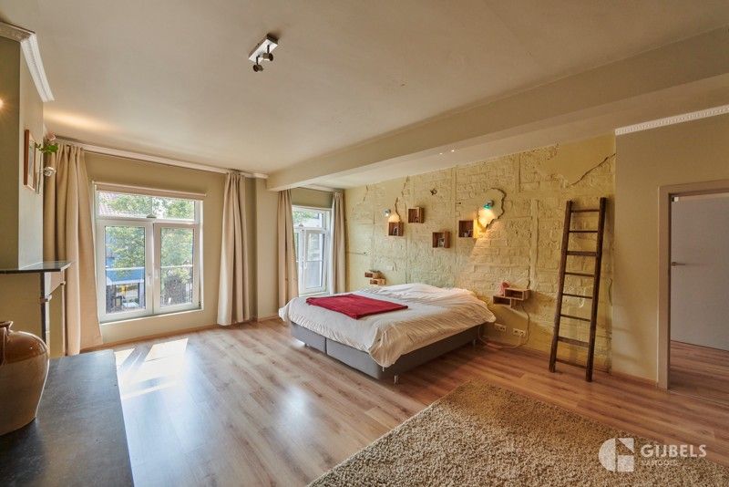 Stijlvol en karakteristiek appartement met 4 slaapkamers in het hart van Peer! foto 7