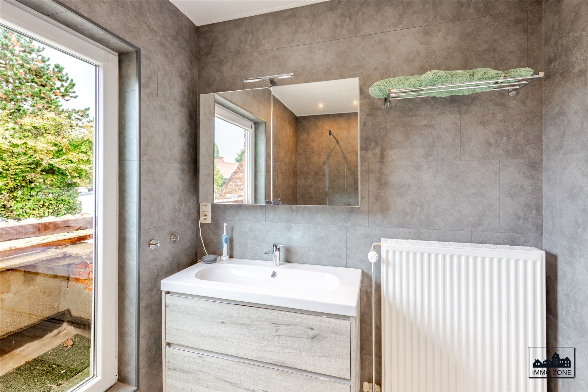 Instapklare, gerenoveerde woning in centrum Hamme. foto 13