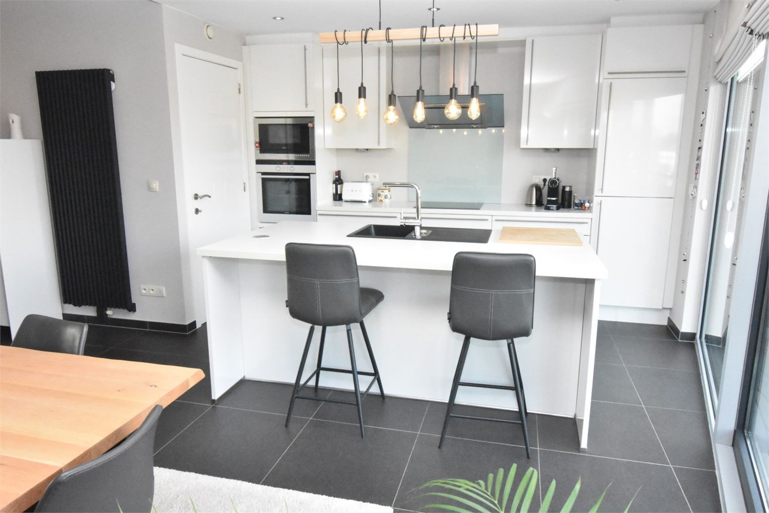 MOOI AFGEWERKT RUIM APPARTEMENT MET 2 SLPKS EN 2 TERRASSEN foto 4