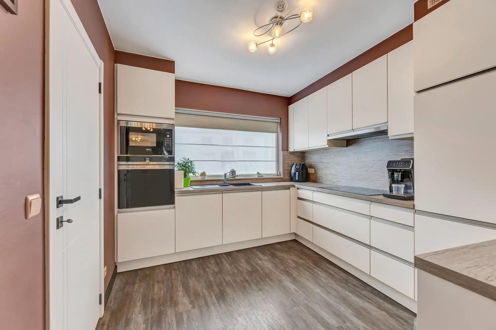 Instapklare woning met garage en tuin foto 3