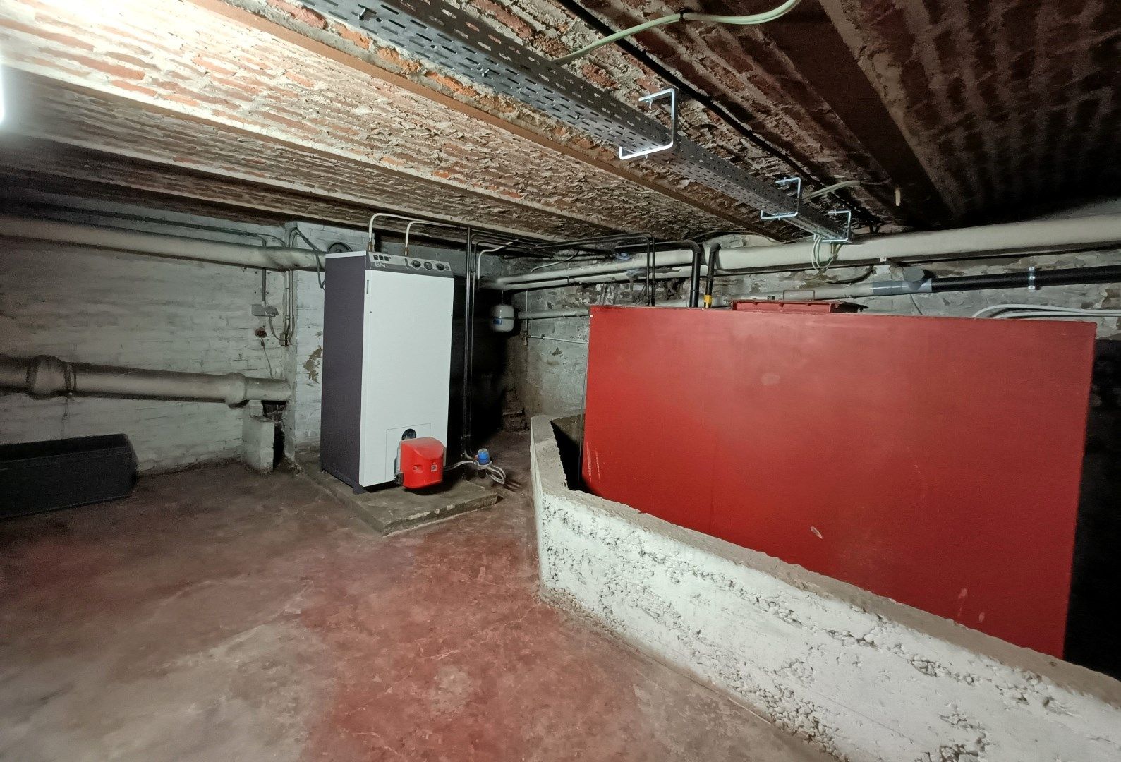 VERNIEUWDE RIJWONING MET STADSTUIN foto 16