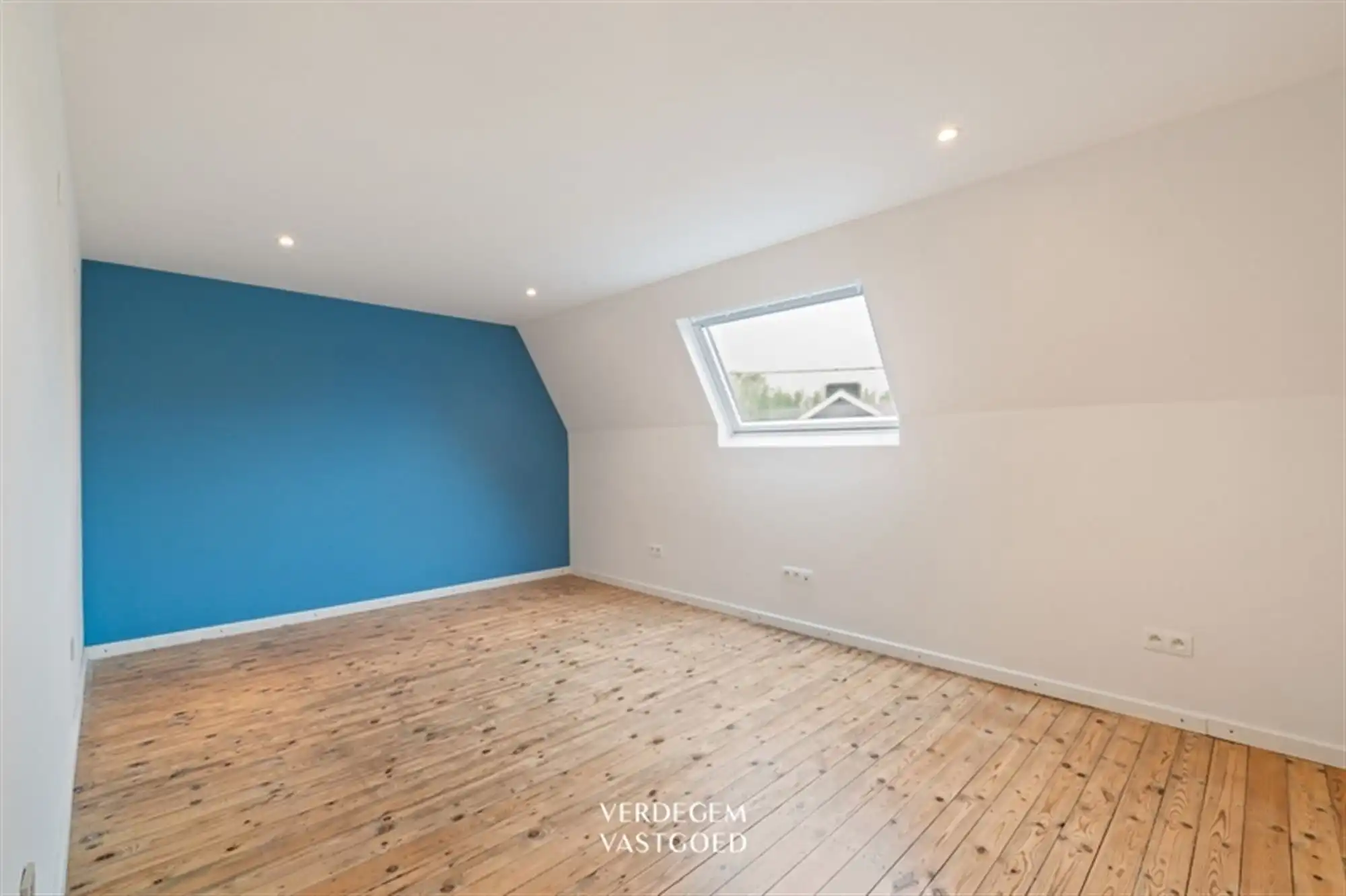 Vrijstaande woning met 2+1 slaapkamers, tuin en weidse zichten - te renoveren foto 11