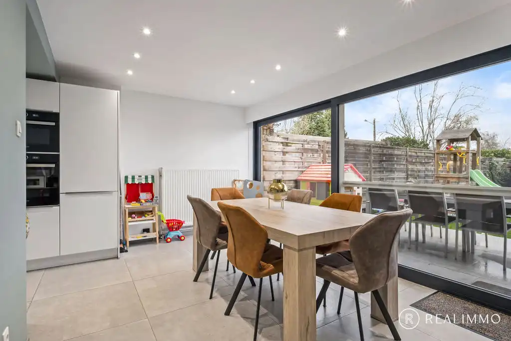 De perfecte cocktail: gerenoveerd, Zuinig EPC en topligging! foto 3