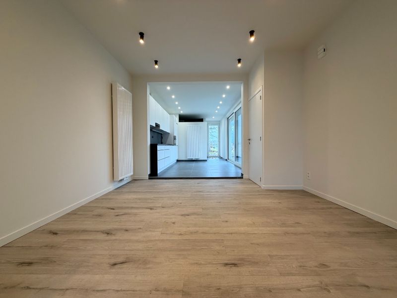 GERENOVEERDE HALFOPEN BEBOUWING TE HUUR IN DOORNZELE foto 3