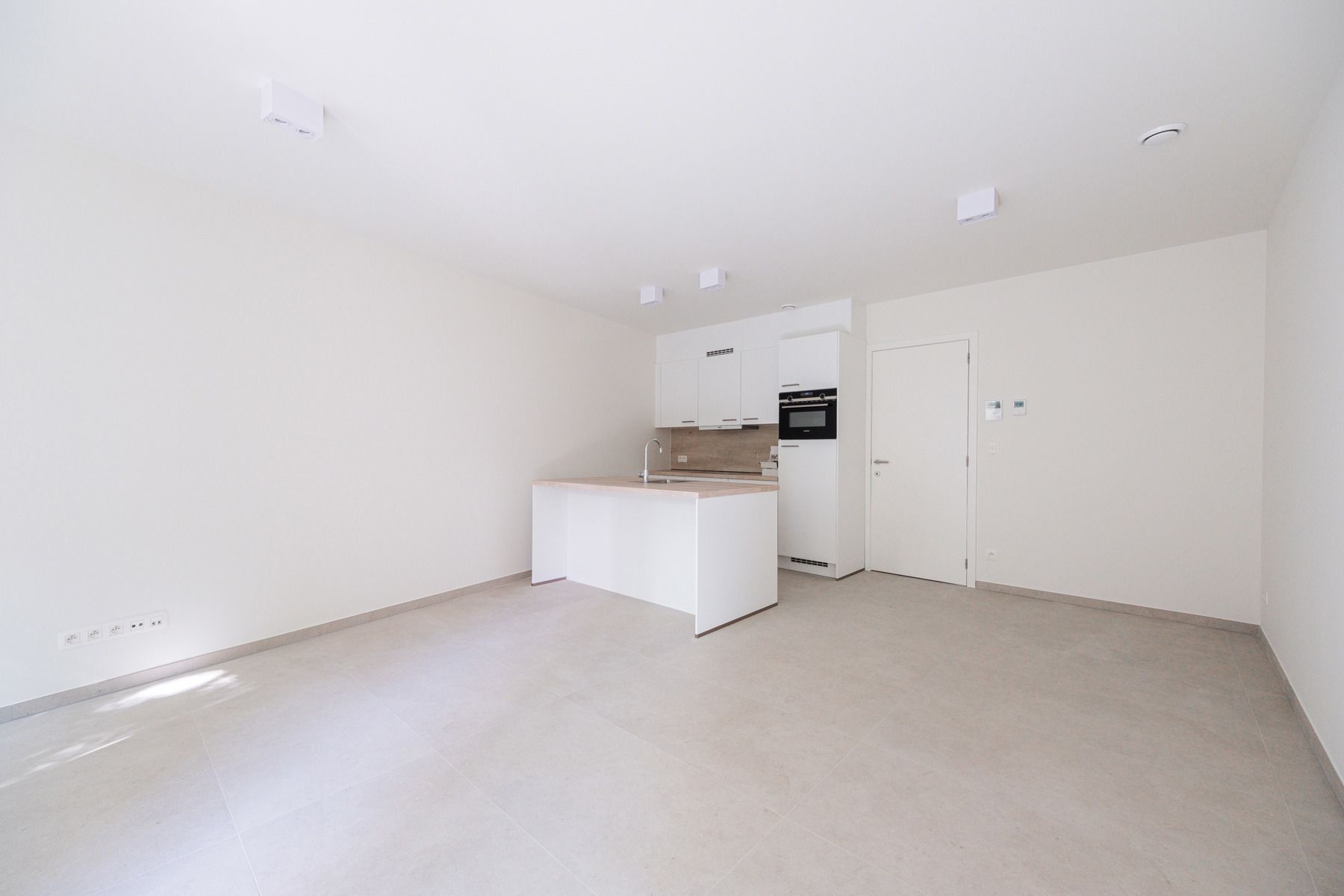 Nieuwbouwappartement op toplocatie met terras! foto {{pictureIndex}}