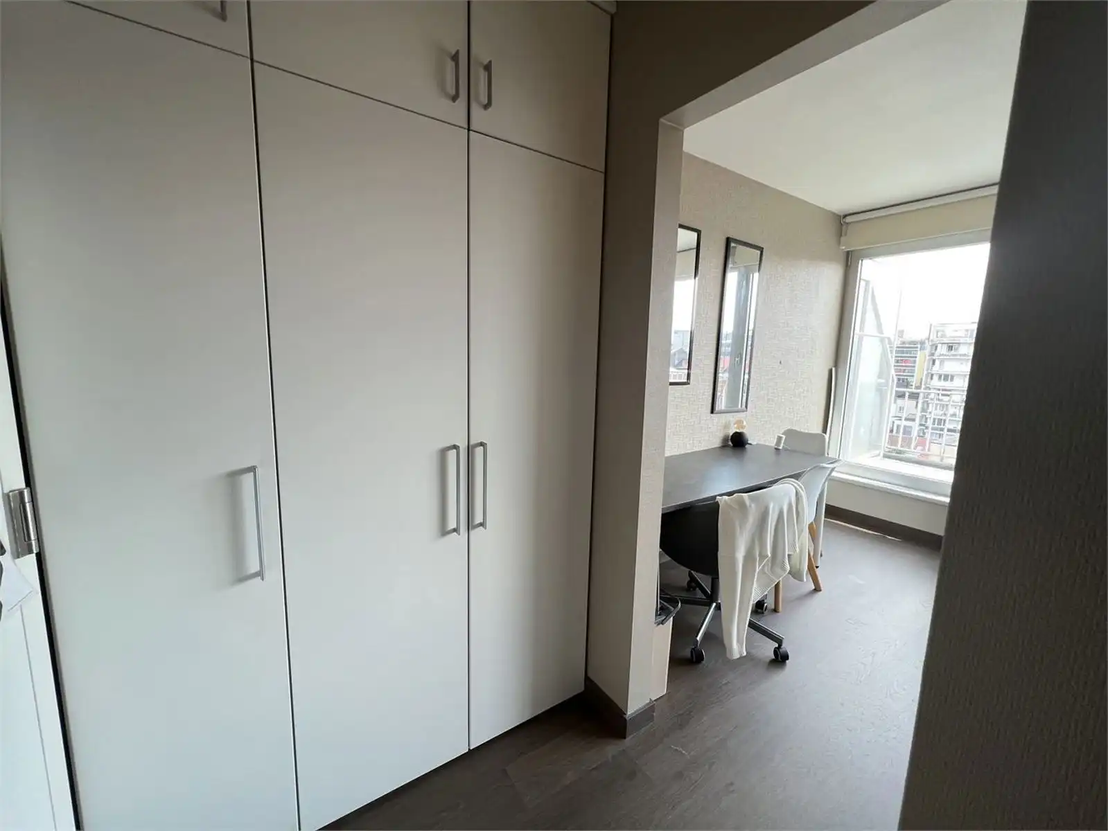 Lichtrijke, gerenoveerde studio met terras te huur in Leuven foto 8