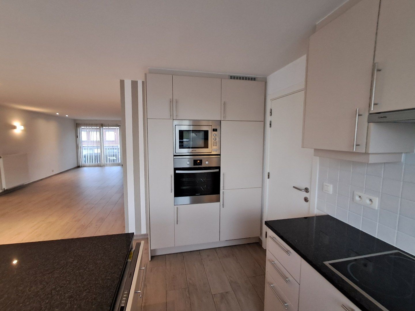 Ruim appartement met prachtig terras te Sijsele! foto 8