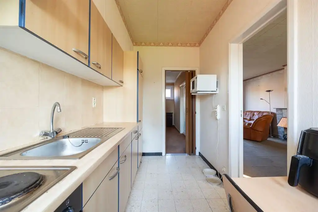 Bel-étage woning met oprit en  ruime tuin foto 5