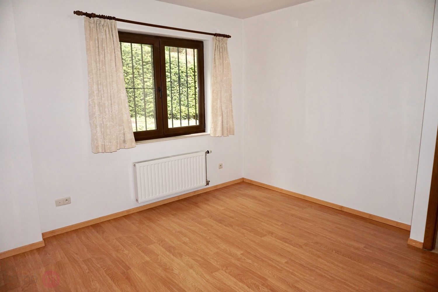 Vrijstaande woning met 3 slaapkamers en prachtige tuin. foto 17