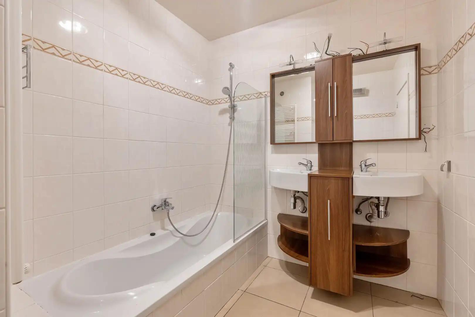 Lichtrijk 2-slaapkamerappartement met 2 terrassen + autostaanplaats in Zepperen (Sint-Truiden). foto 13