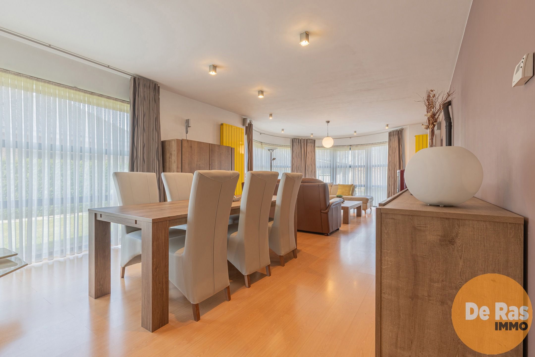 HILLEGEM - Villa in een rustige straat nabij invalswegen foto 7