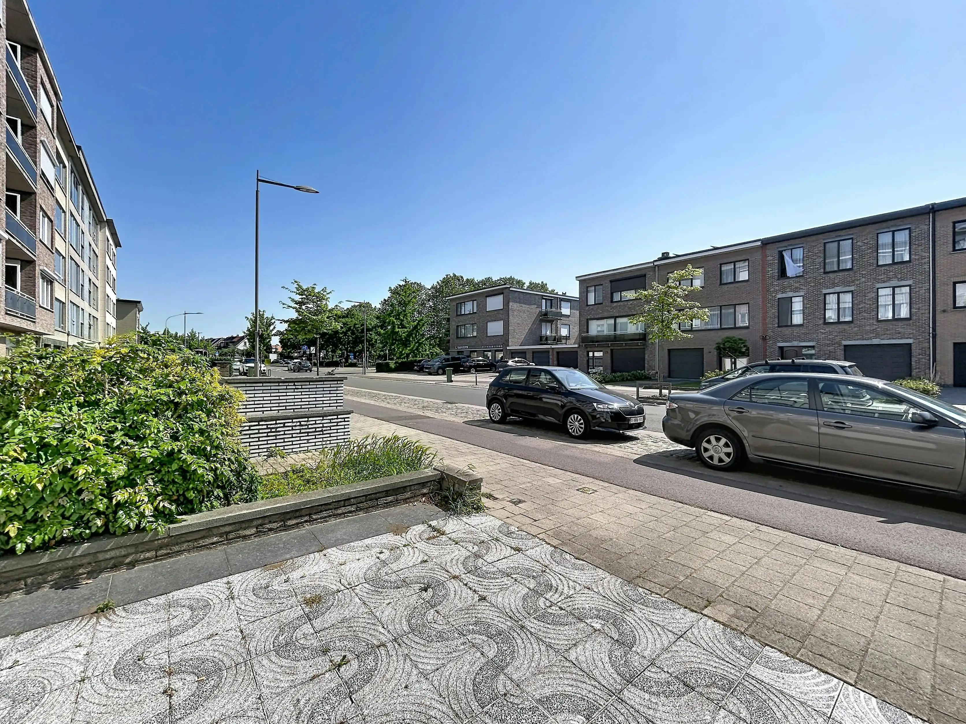 Garagebox te koop in Merksem met automatische poort foto 11
