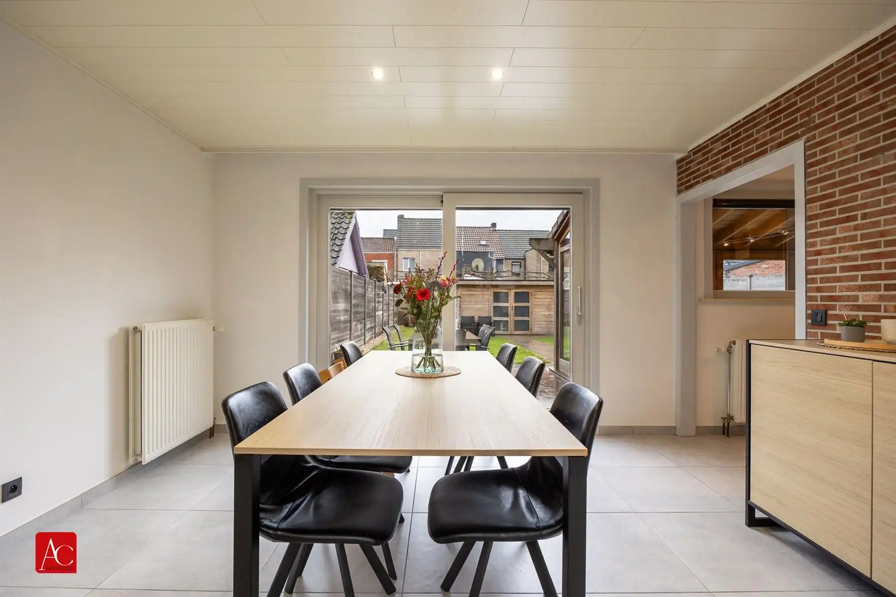 Instapklare halfopen bebouwing met garage en veranda foto 7